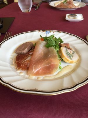 6月14日のお昼ごはん(カワヨグリーン牧場レストランのランチコース、落人の里の水)