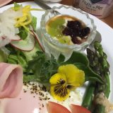 6月12日の朝ごはん(リコッタチーズのパンケーキ、大阪おむすびケーキ)