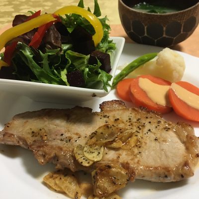 6月19日の晩ごはん(イシモチの塩焼、握り寿司、ポークソテーとビーツのサラダ)