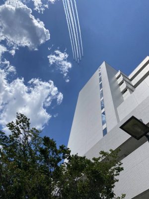 5月29日の朝ごはん(銀タラのハーブグリル、コロナ禍の医療従事者へブルーインパルスからのエール)