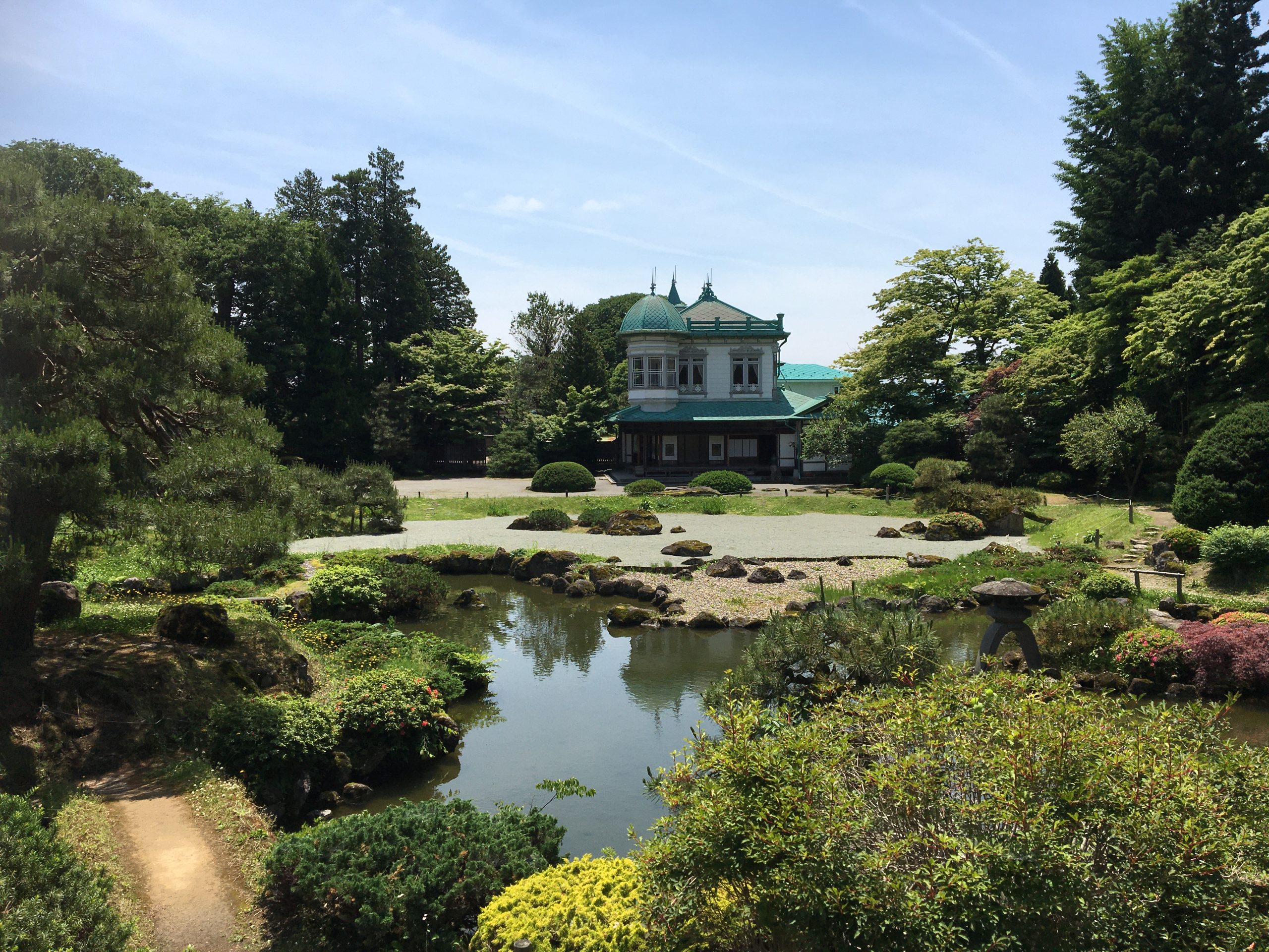 6月8日のお昼ごはん(アリエッティのモデル盛美園、ハンバーガーとコピ・ルアック、キジバト)