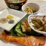 6月11日の朝ごはん(グレープフルーツサラダ、ごぼうの胡麻よごし、ビーフステーキ)