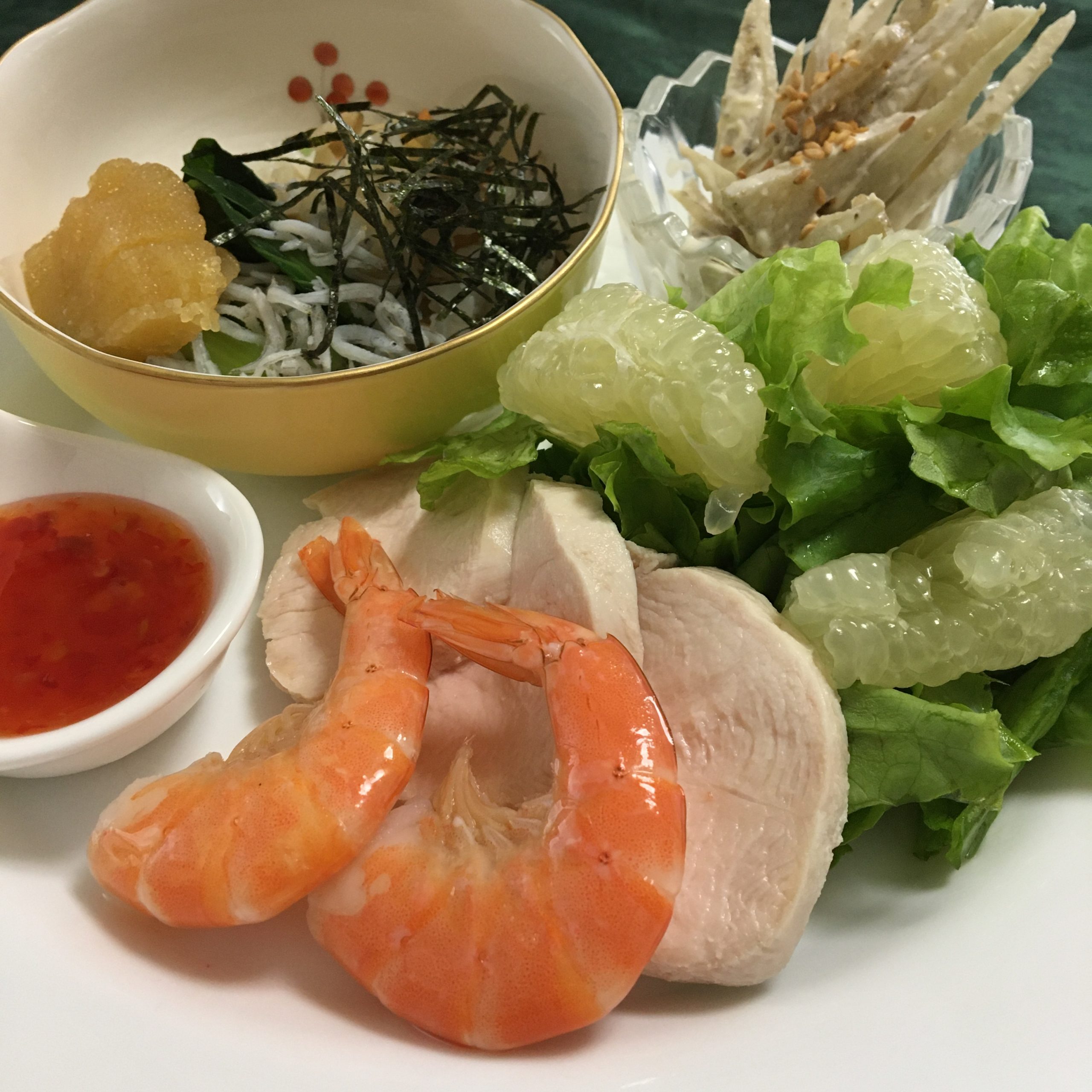 6月20日のお昼ごはん(肉じゃが、グレープフルーツサラダ)