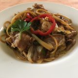 6月15日のお昼ごはん(豚角煮サラダとざる中華、パスタde焼きそば)